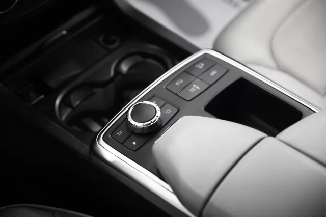 Mercedes-Benz M-Класс 2015