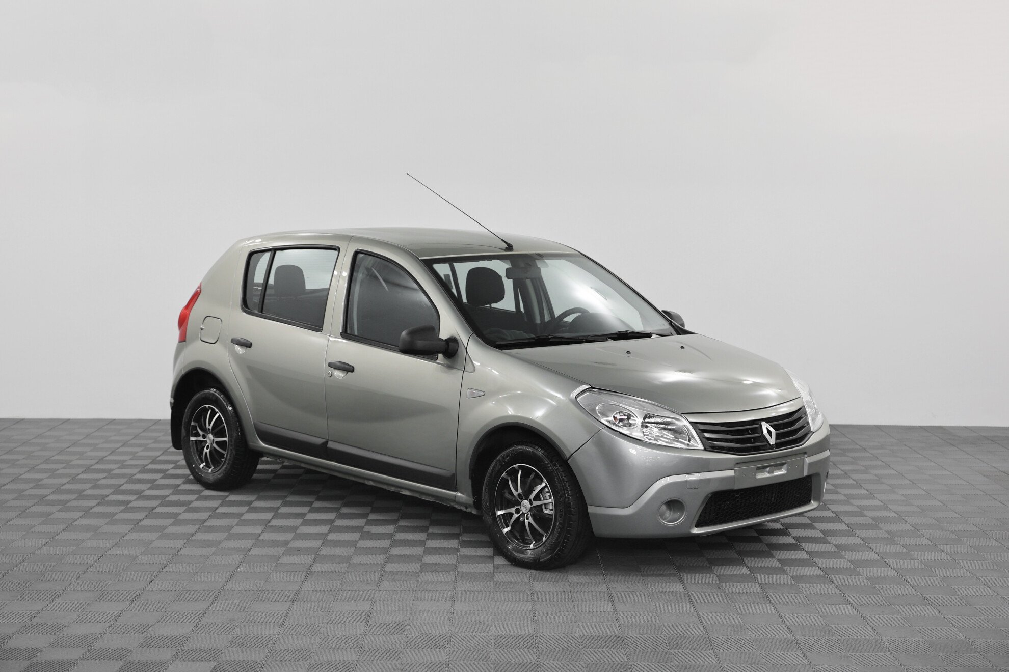 Renault Sandero 2011