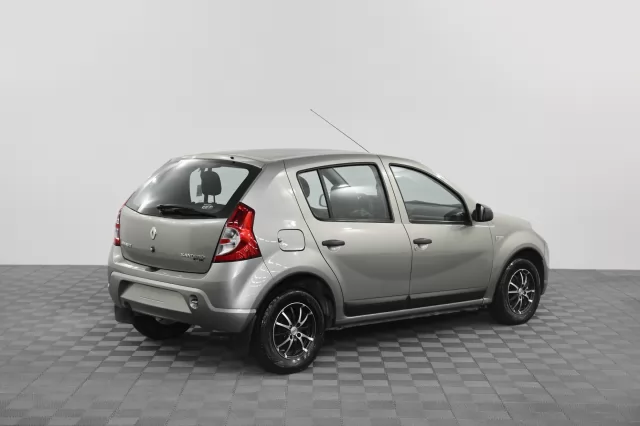 Renault Sandero 2011