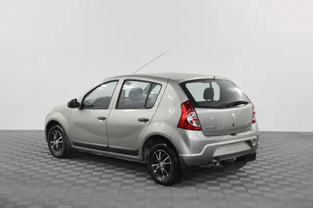 Renault Sandero 2011