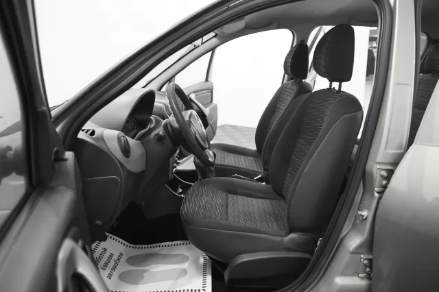 Renault Sandero 2011