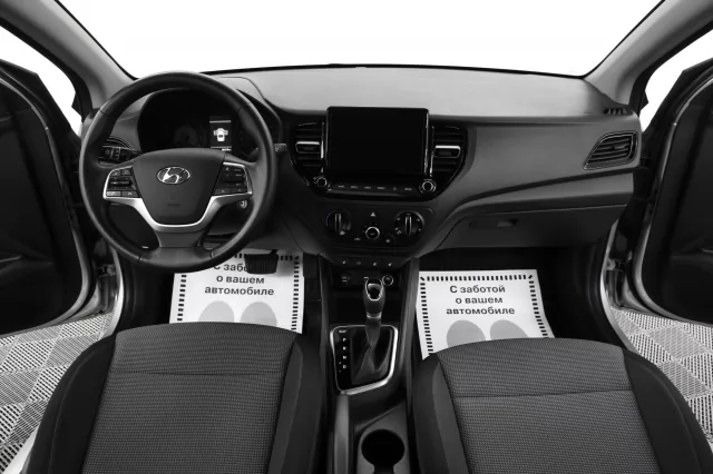 Hyundai Solaris 2022