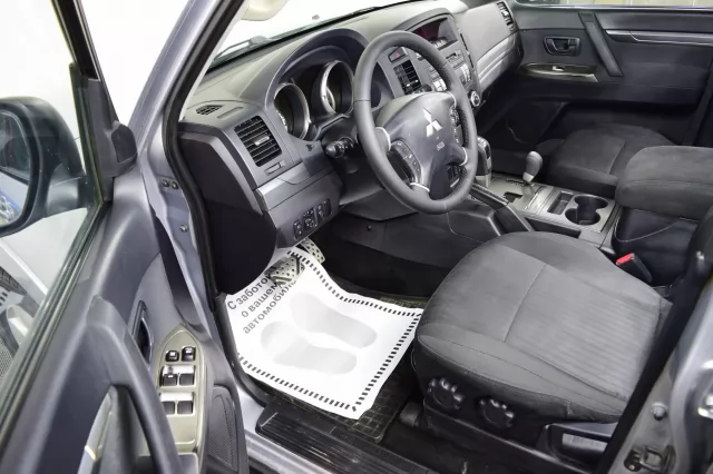 Mitsubishi Pajero 2012