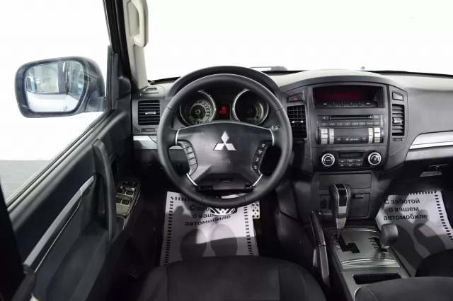 Mitsubishi Pajero 2012