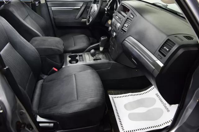 Mitsubishi Pajero 2012