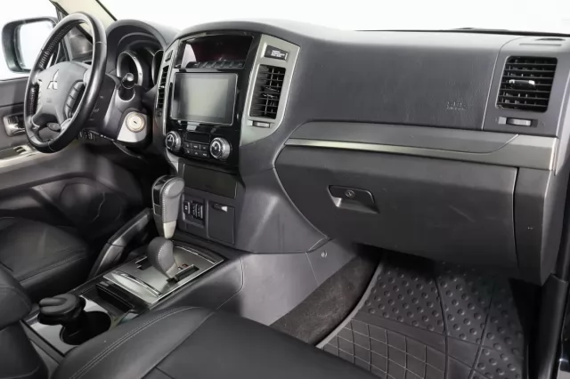 Mitsubishi Pajero 2020