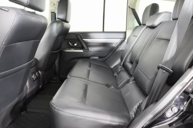 Mitsubishi Pajero 2020