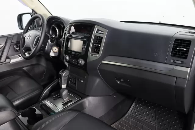 Mitsubishi Pajero 2021