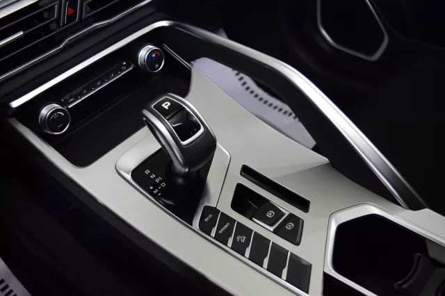Geely Coolray 2021