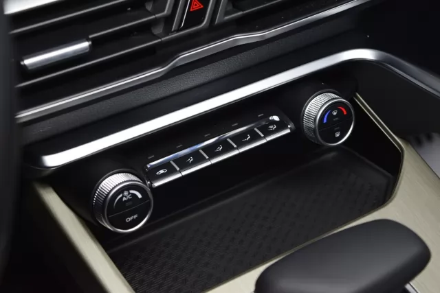 Geely Coolray 2021