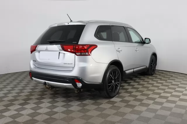Mitsubishi Outlander 2015