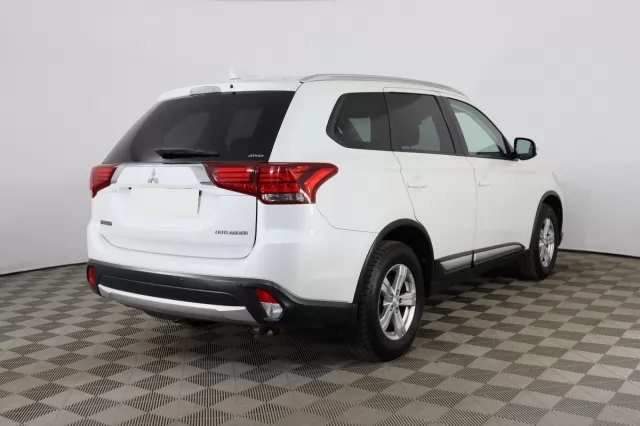 Mitsubishi Outlander 2020