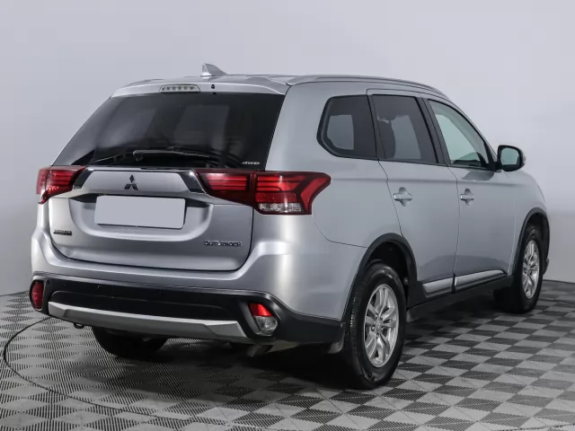 Mitsubishi Outlander 2020