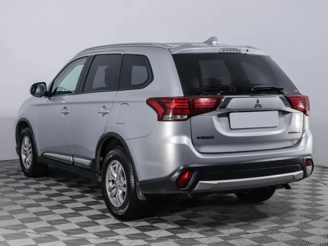 Mitsubishi Outlander 2020