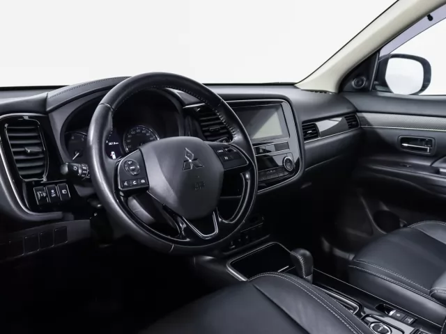 Mitsubishi Outlander 2020