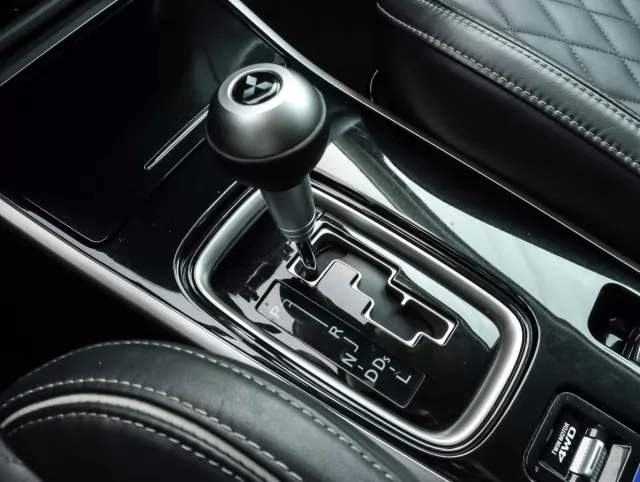 Mitsubishi Outlander 2020