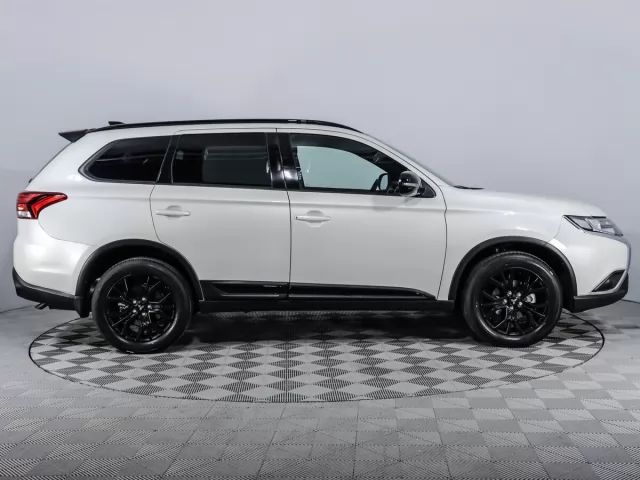 Mitsubishi Outlander 2020