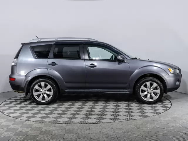 Mitsubishi Outlander 2012