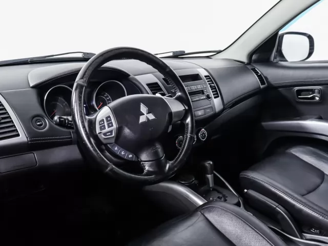 Mitsubishi Outlander 2012