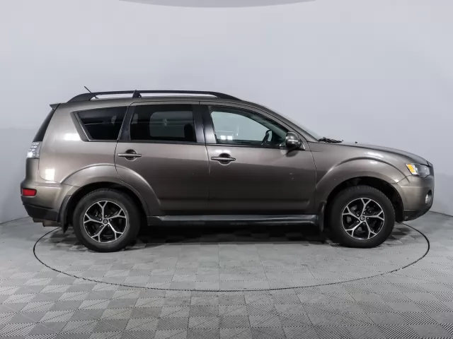 Mitsubishi Outlander 2011