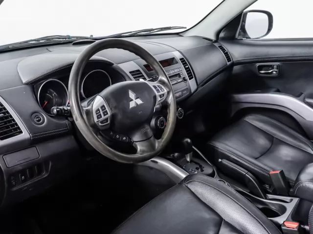 Mitsubishi Outlander 2011