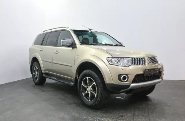 Mitsubishi Pajero Sport 2013