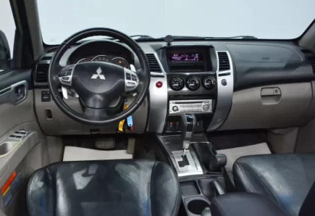 Mitsubishi Pajero Sport 2013