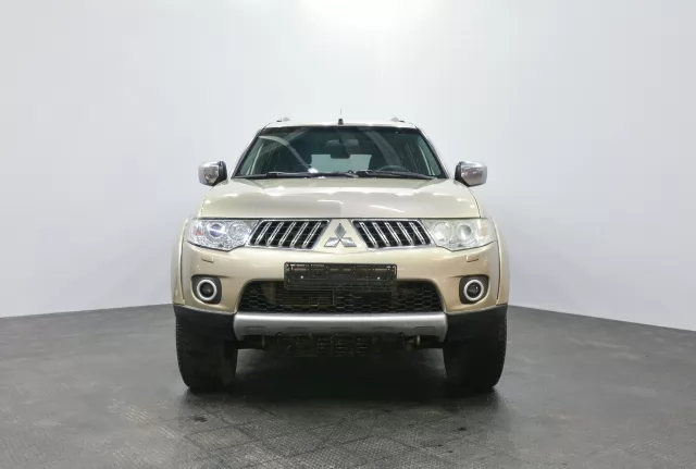 Mitsubishi Pajero Sport 2013