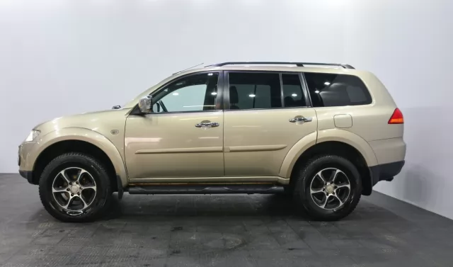 Mitsubishi Pajero Sport 2013