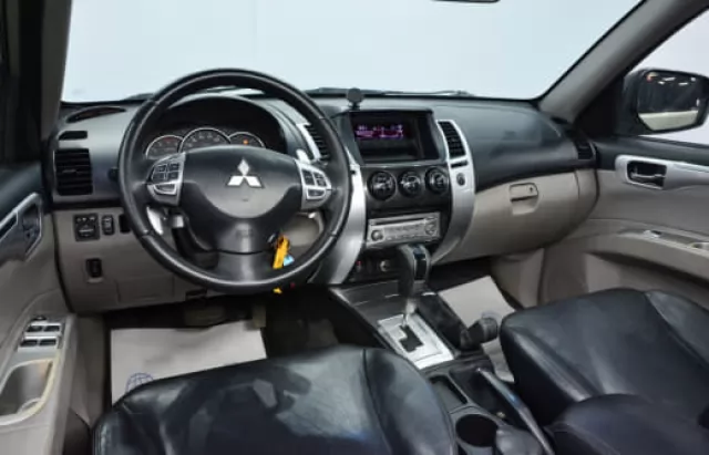 Mitsubishi Pajero Sport 2013