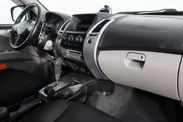 Mitsubishi Pajero Sport 2012