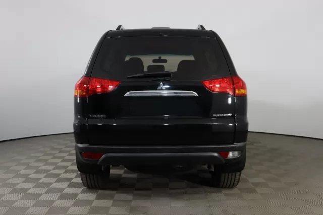 Mitsubishi Pajero Sport 2012