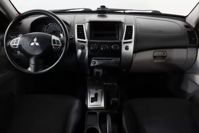 Mitsubishi Pajero Sport 2012