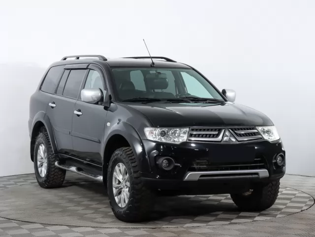 Mitsubishi Pajero Sport 2015