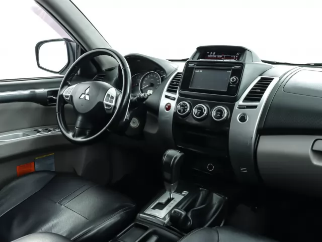 Mitsubishi Pajero Sport 2015