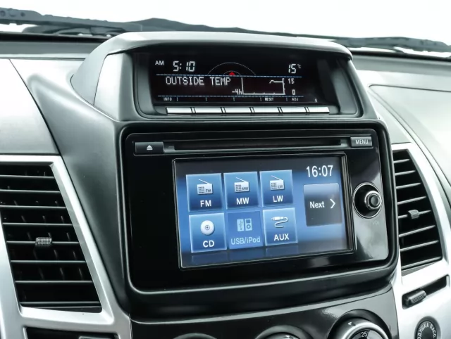 Mitsubishi Pajero Sport 2015