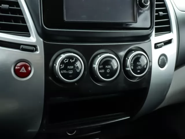 Mitsubishi Pajero Sport 2015