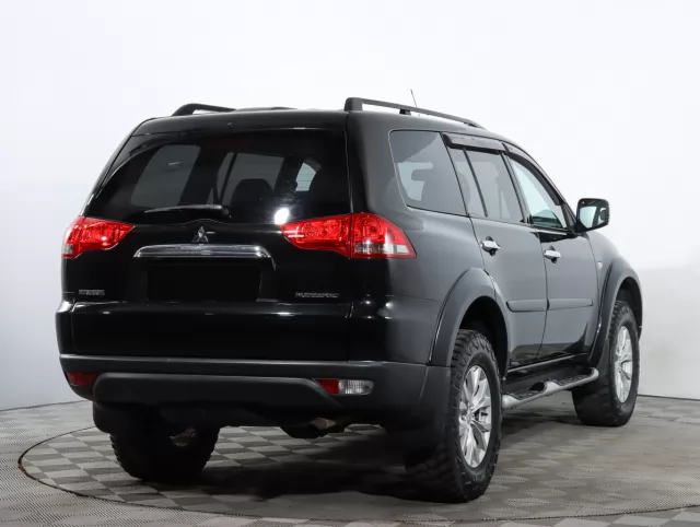 Mitsubishi Pajero Sport 2015