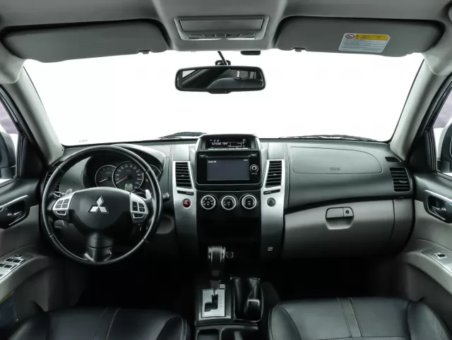 Mitsubishi Pajero Sport 2015