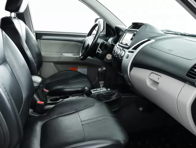 Mitsubishi Pajero Sport 2015