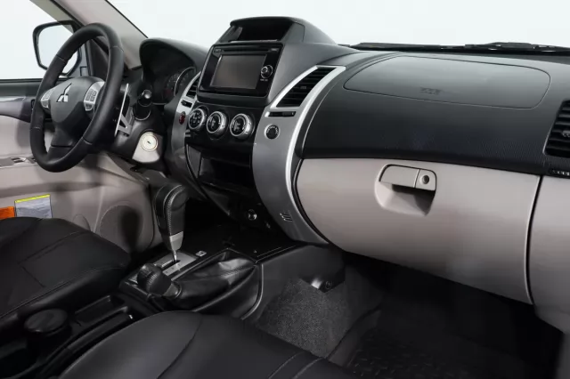 Mitsubishi Pajero Sport 2016