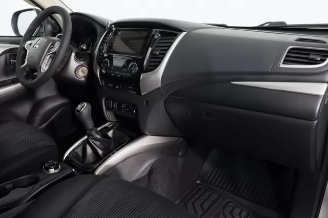 Mitsubishi Pajero Sport 2016