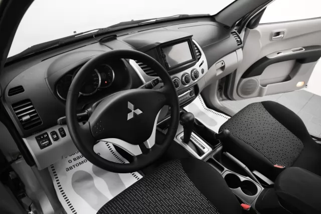Mitsubishi L200 2011