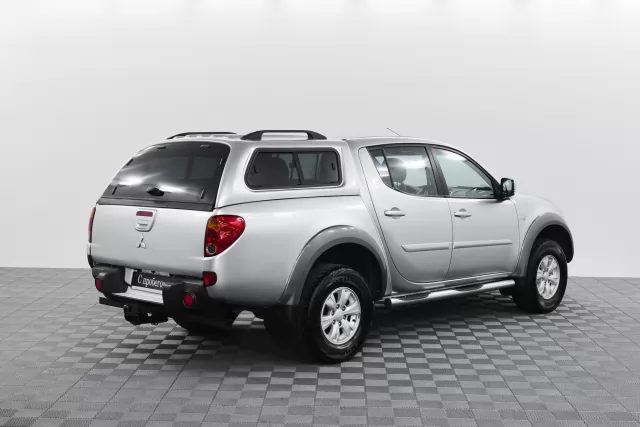 Mitsubishi L200 2011