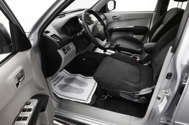 Mitsubishi L200 2011