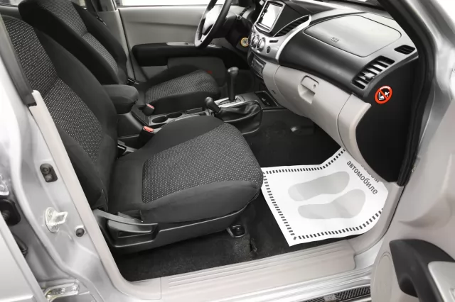 Mitsubishi L200 2011