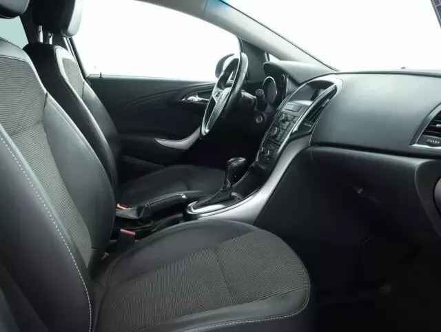 Opel Astra 2011