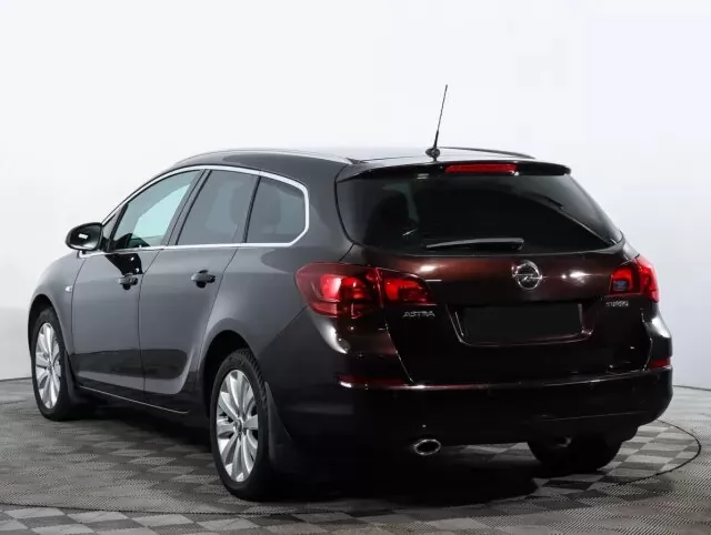 Opel Astra 2011