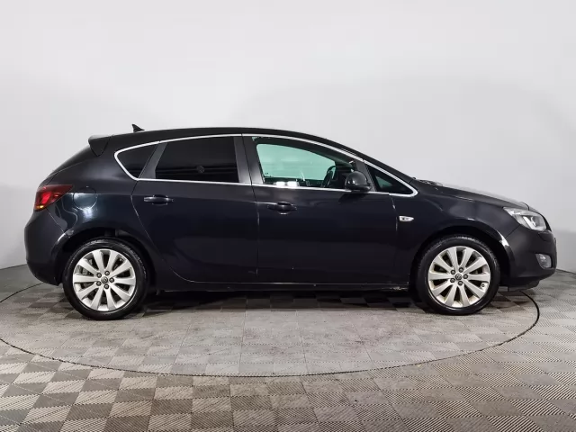 Opel Astra 2011