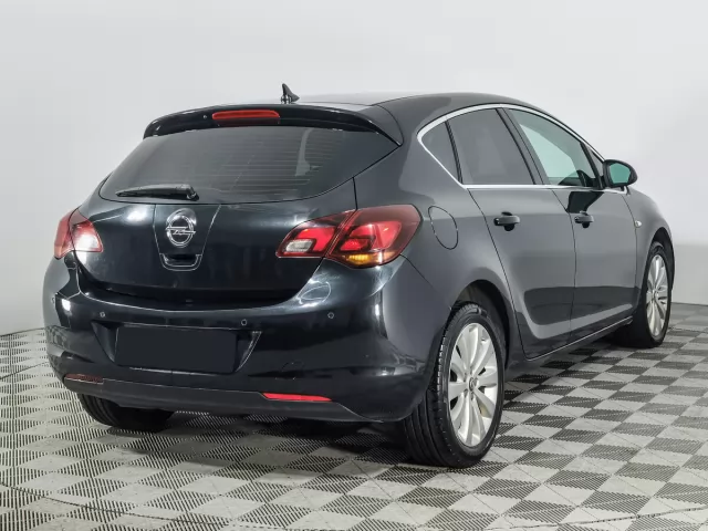 Opel Astra 2011